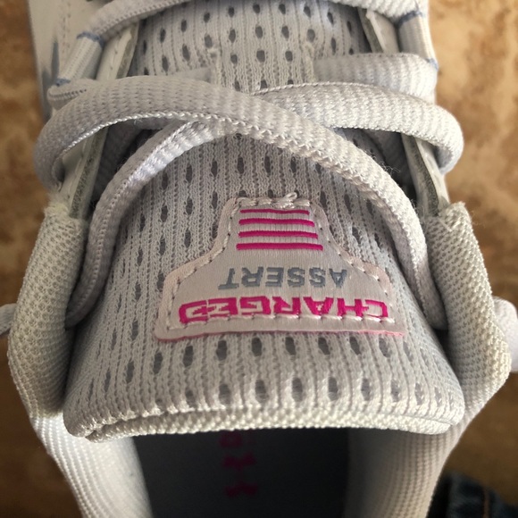 Under Armour Charged Assert Sz 6.5 Sneakers - Picture 11 of 12
